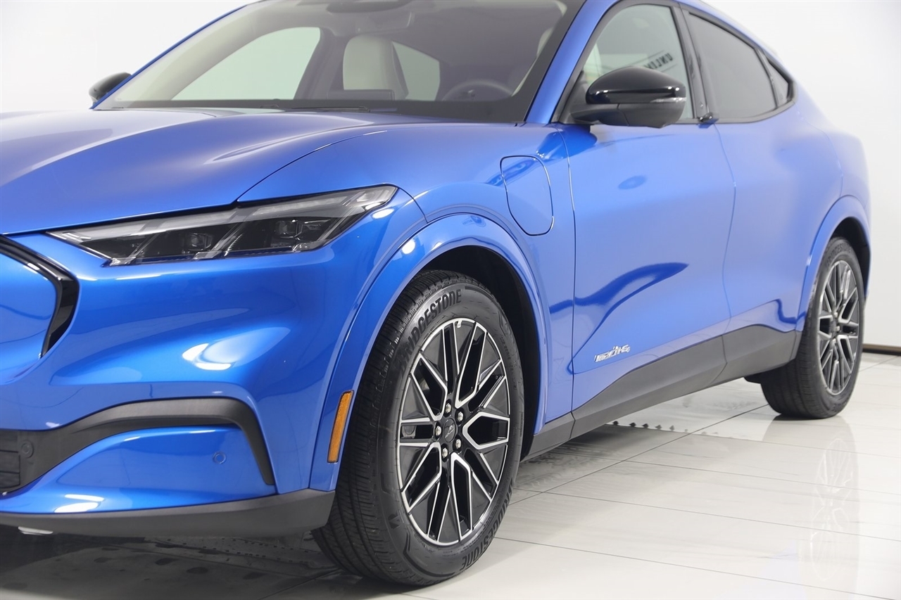 Ford Mustang Mach-E  2025