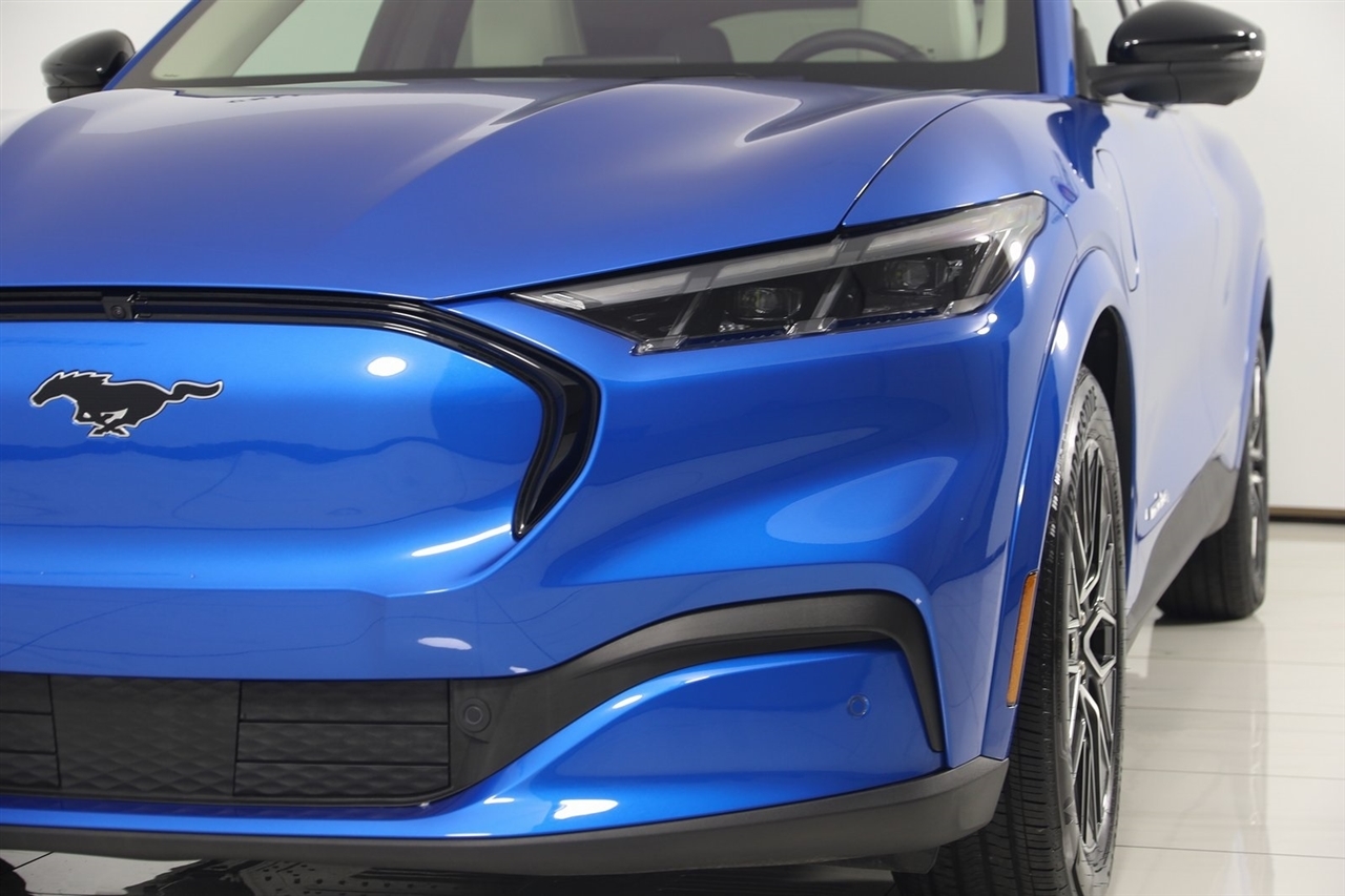 Ford Mustang Mach-E  2025