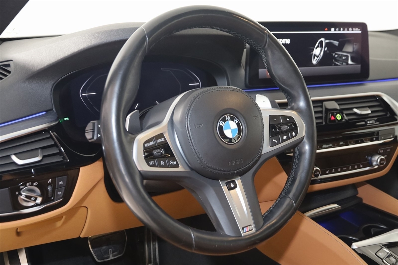 BMW 5-Series  2023