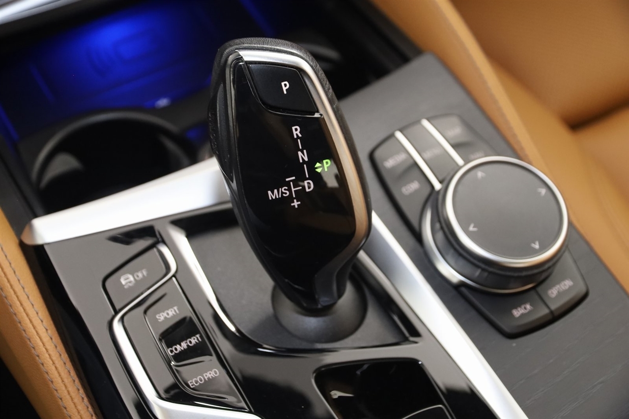 BMW 5-Series  2023