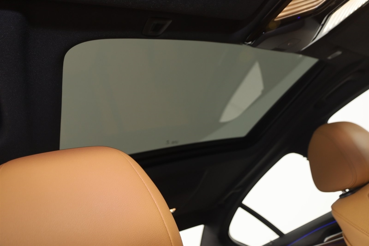 BMW 5-Series  2023