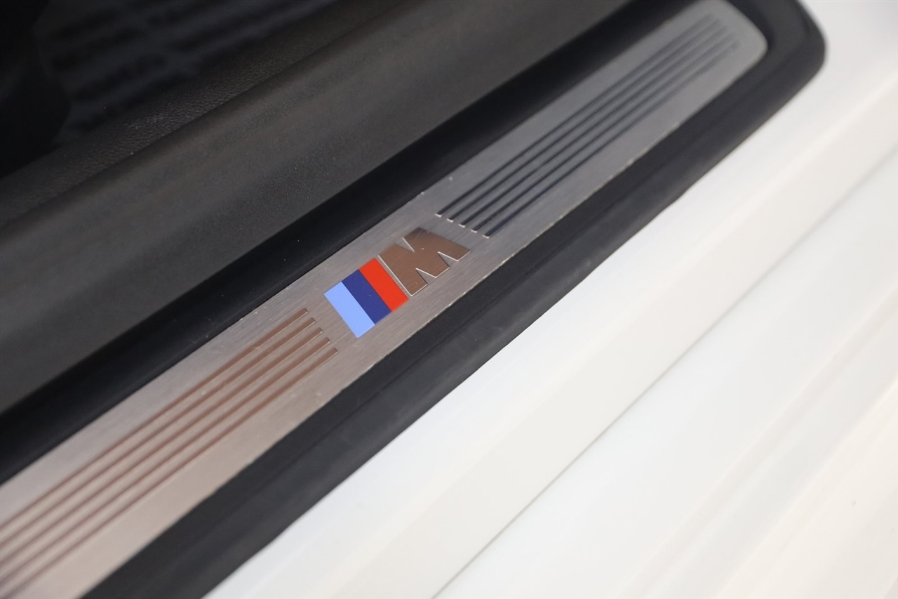 BMW 5-Series  2023