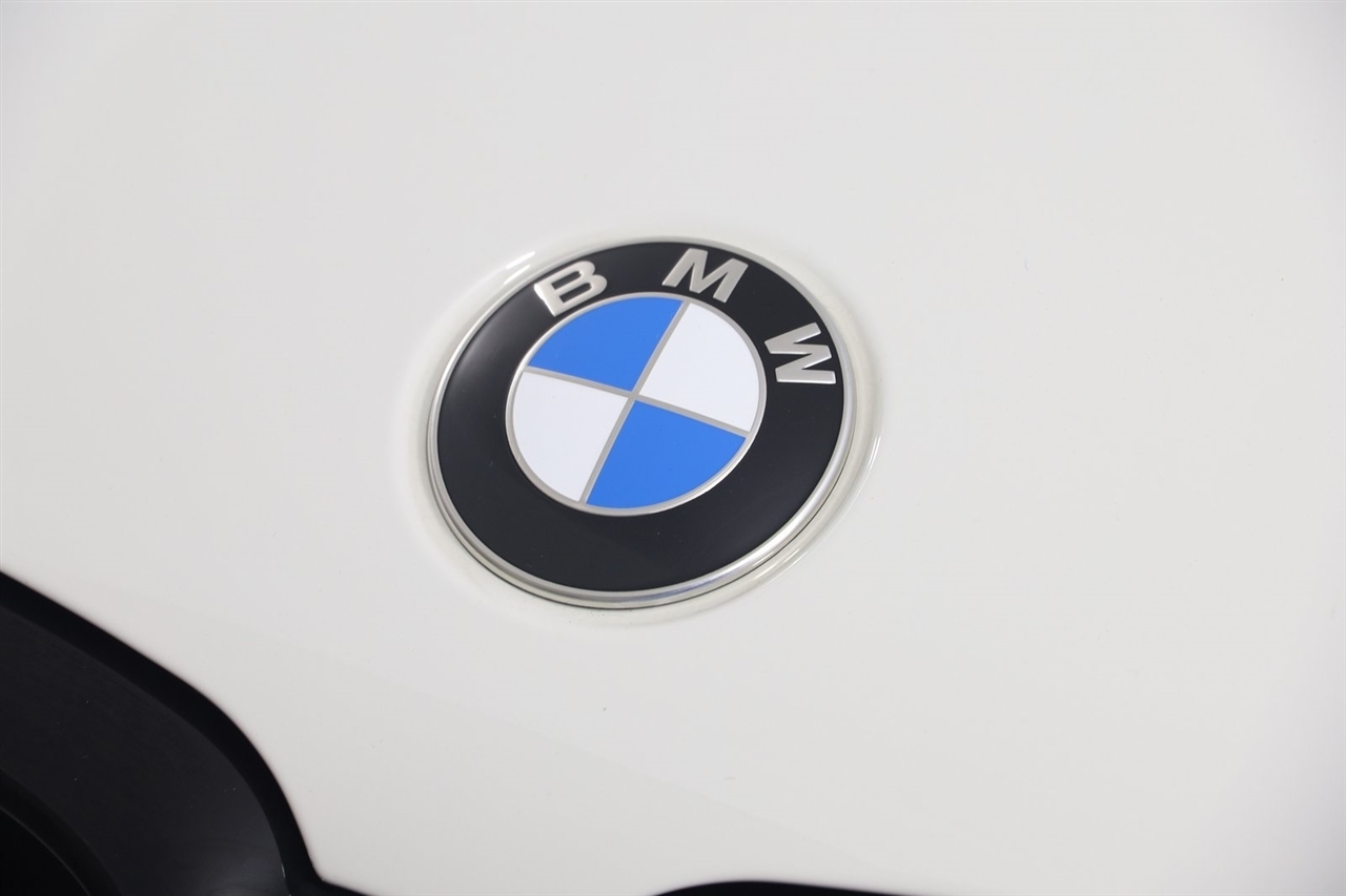 BMW 5-Series  2023