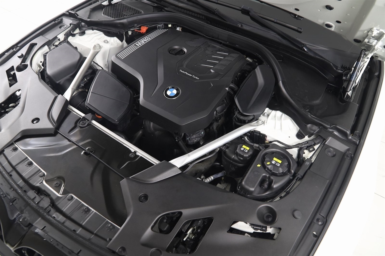 BMW 5-Series  2023