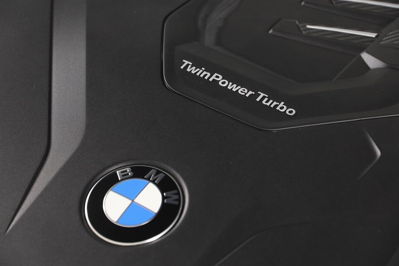 BMW 5-Series  2023