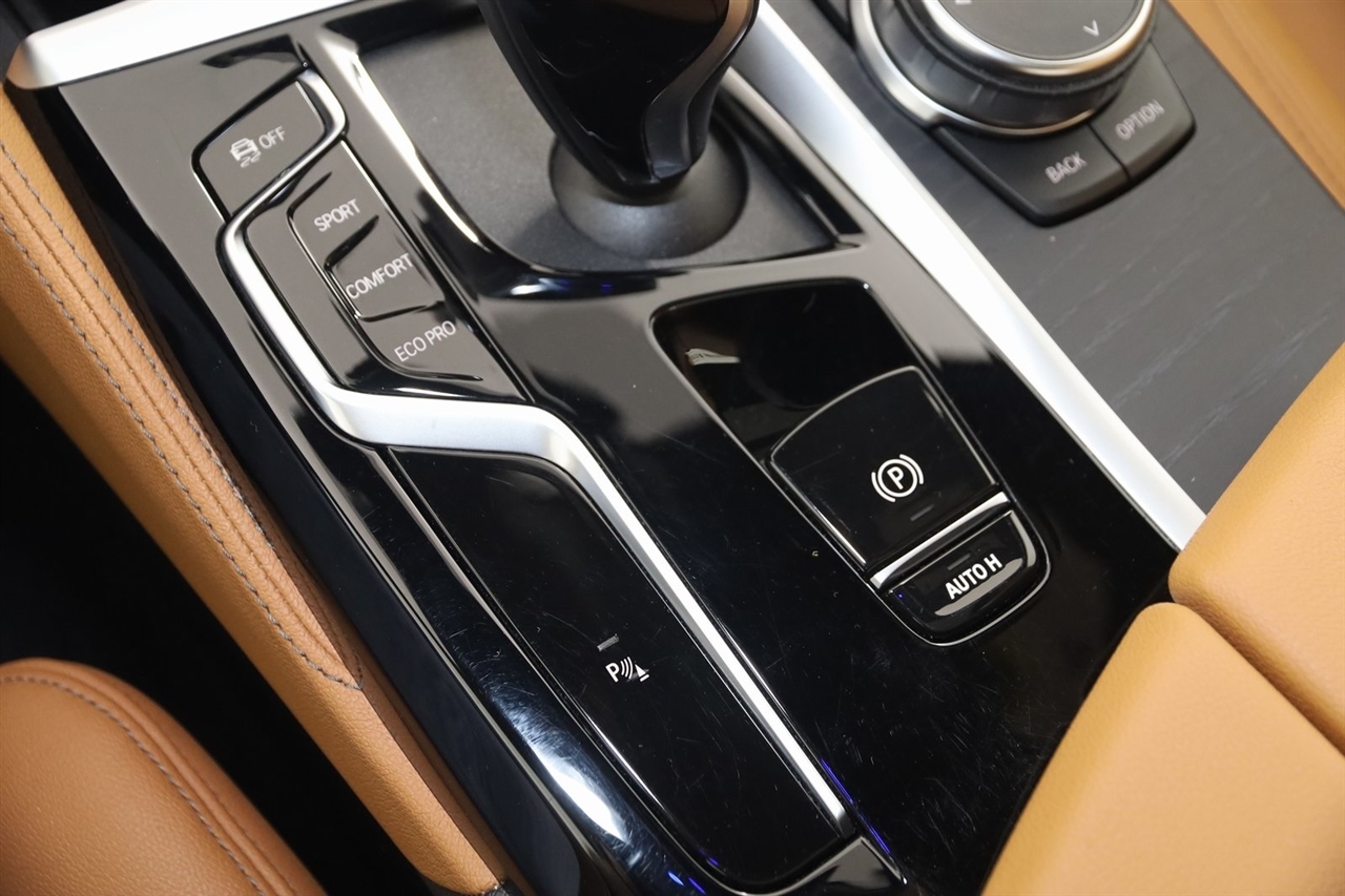 BMW 5-Series  2023
