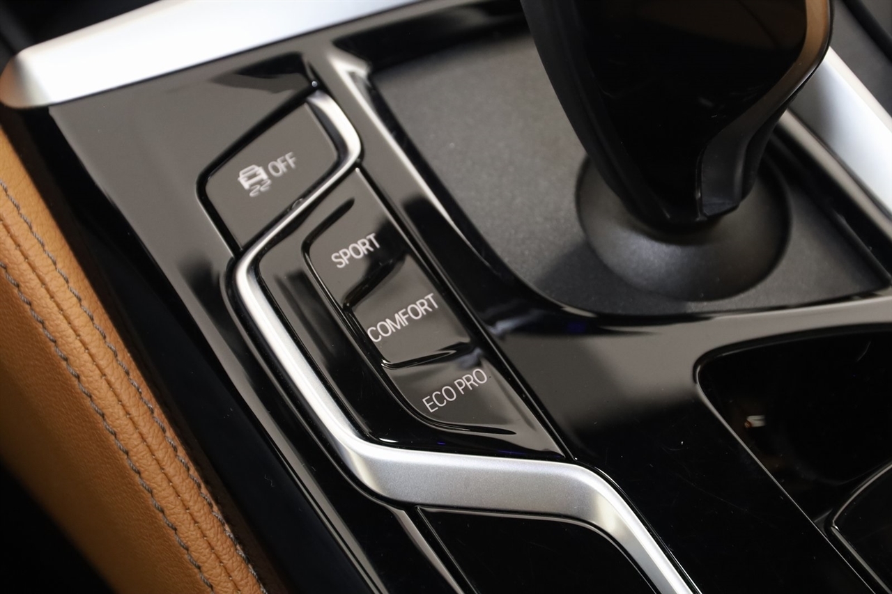 BMW 5-Series  2023