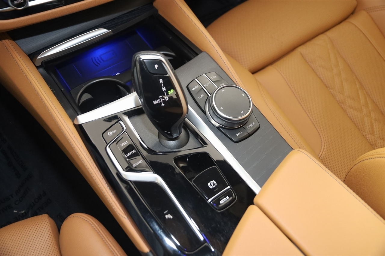 BMW 5-Series  2023