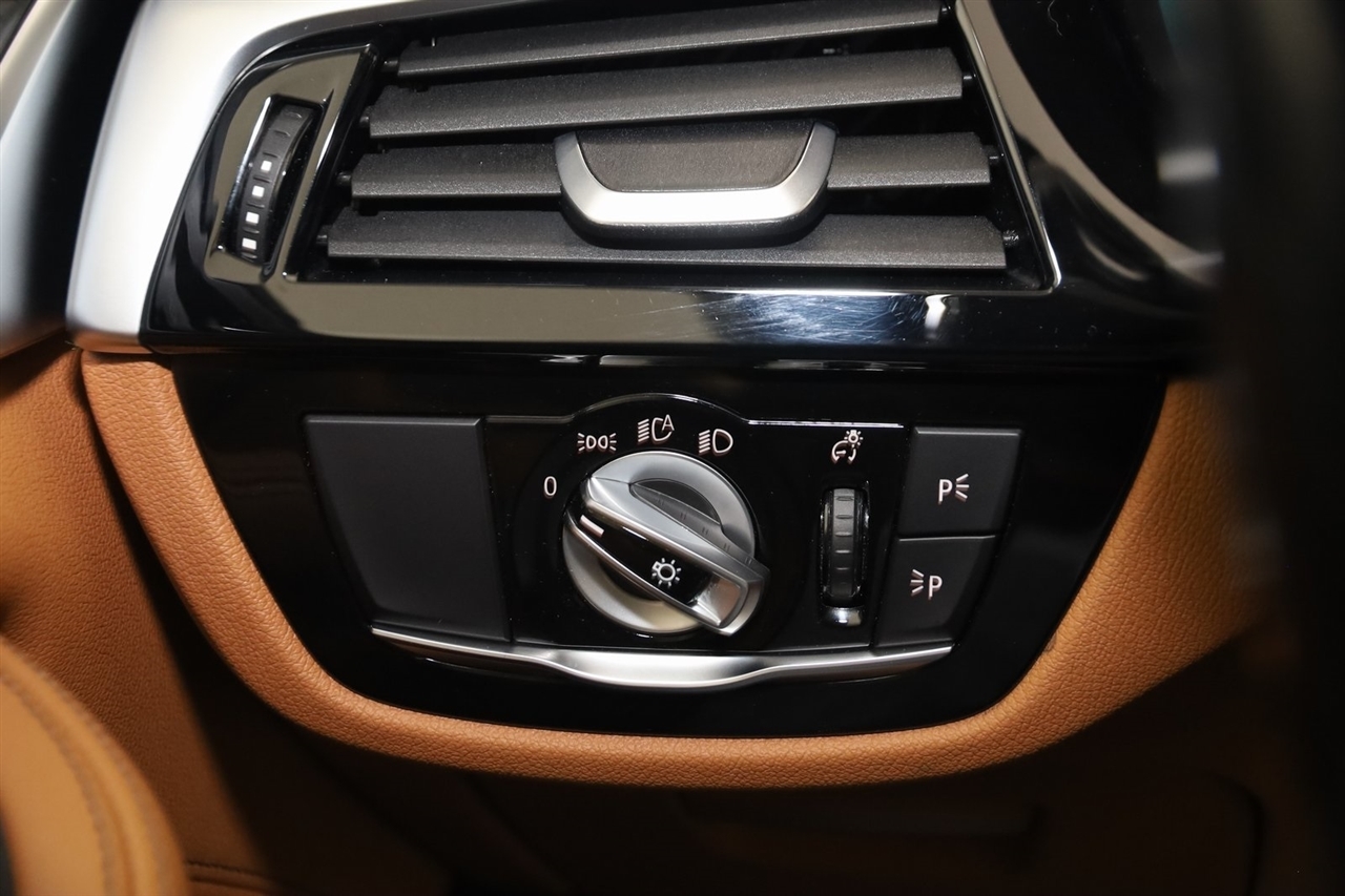 BMW 5-Series  2023