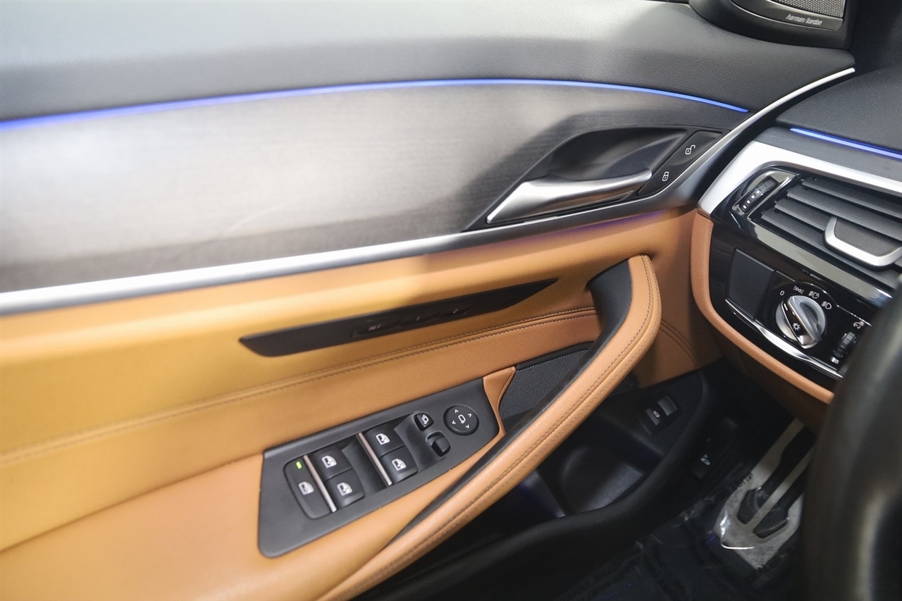 BMW 5-Series  2023