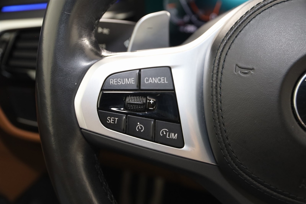 BMW 5-Series  2023