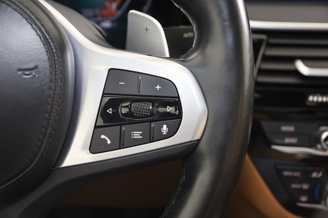 BMW 5-Series  2023