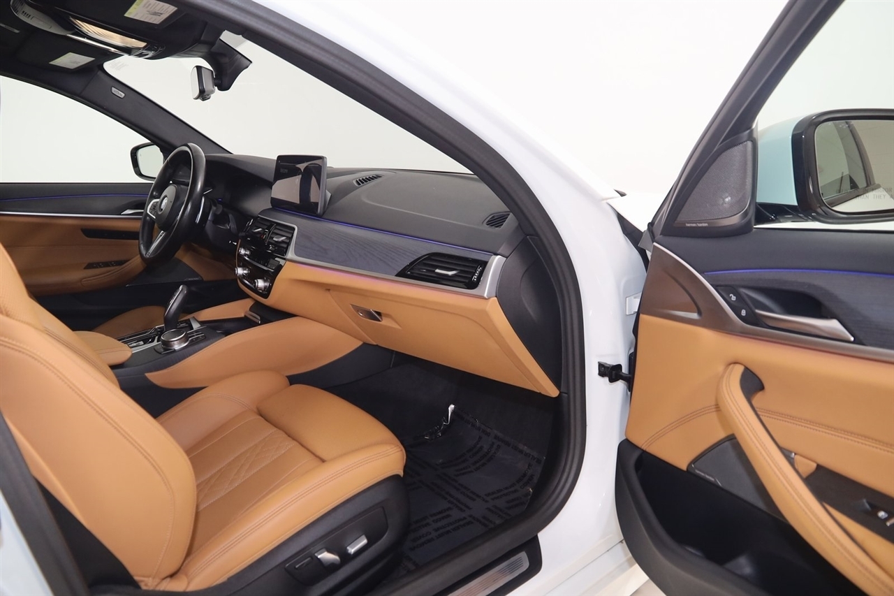 BMW 5-Series  2023