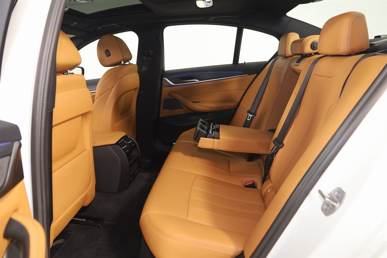 BMW 5-Series  2023