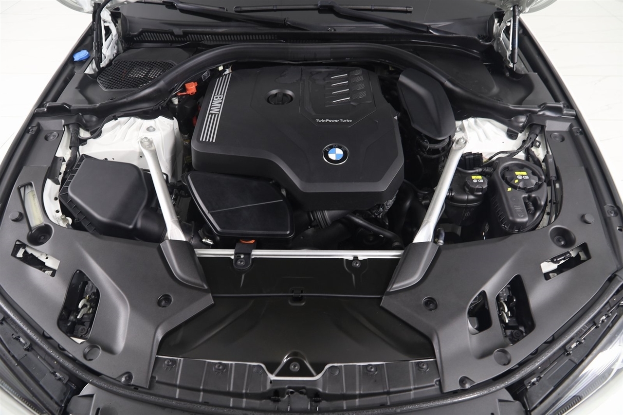 BMW 5-Series  2023