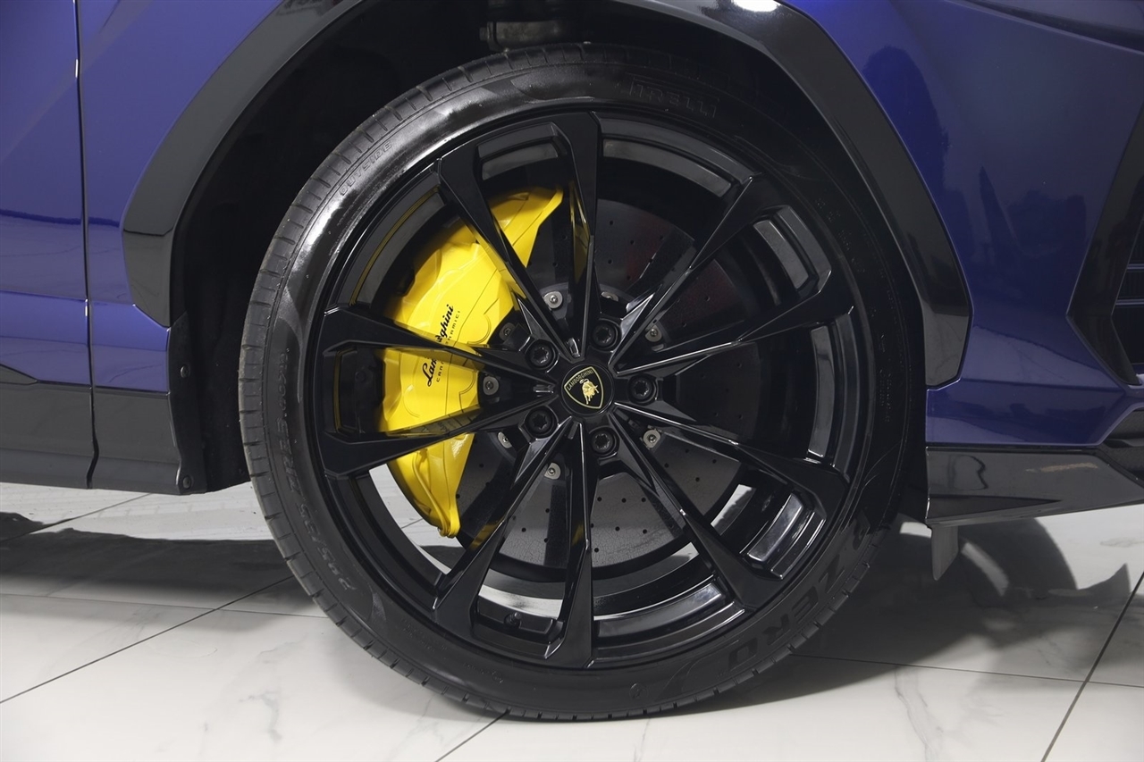 Lamborghini Urus  2021