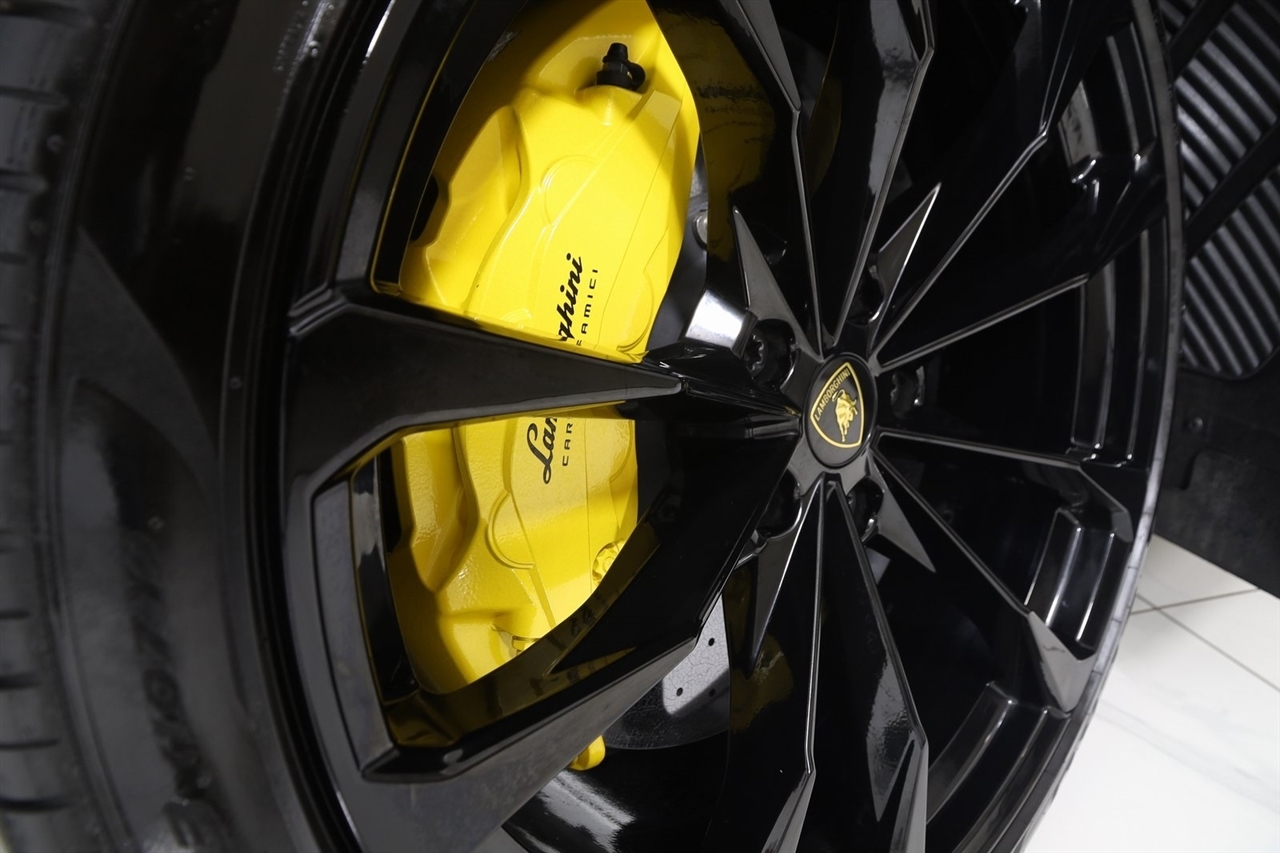 Lamborghini Urus  2021