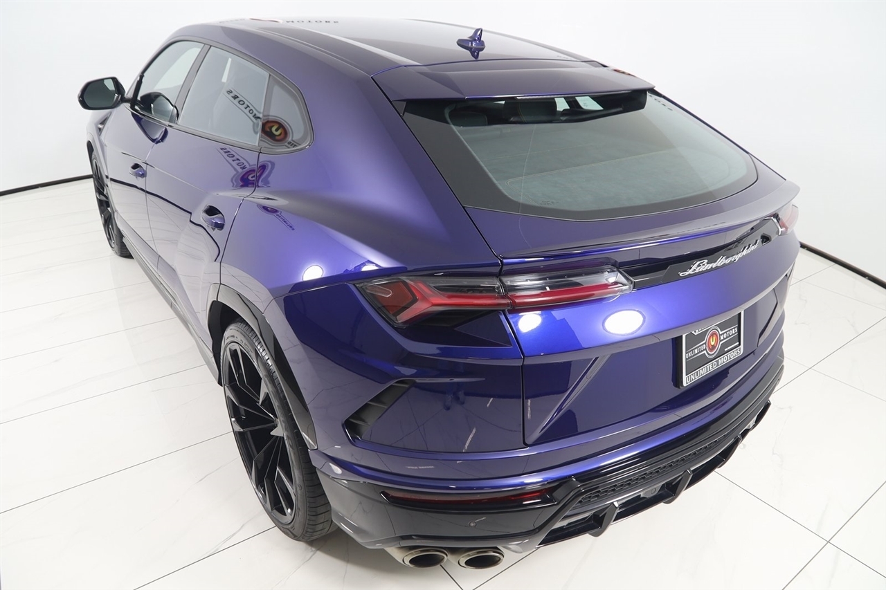 Lamborghini Urus  2021