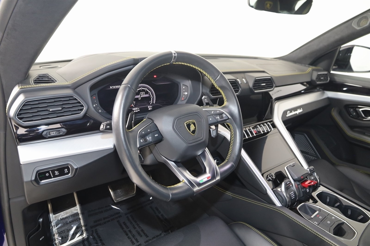 Lamborghini Urus  2021