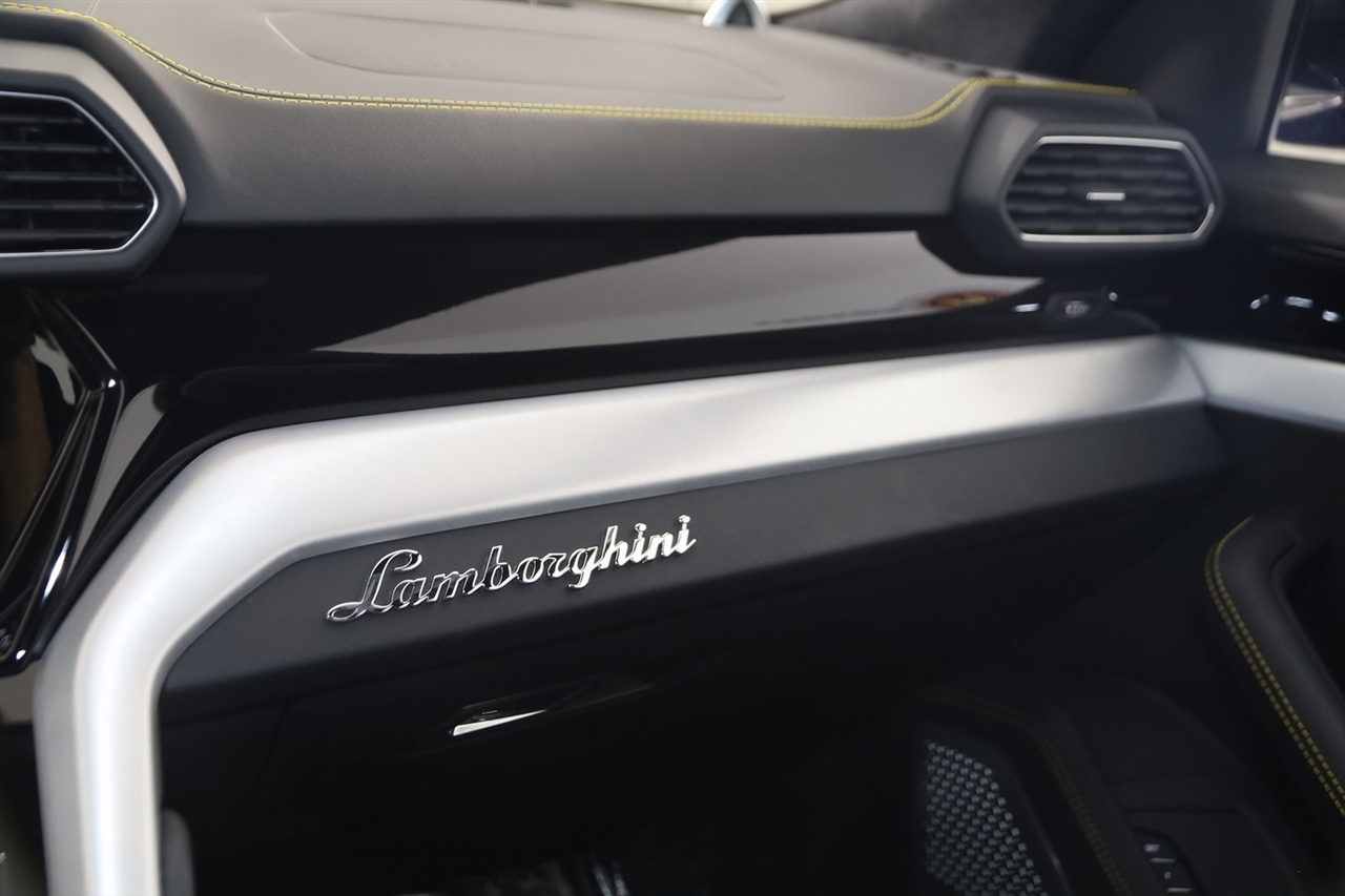 Lamborghini Urus  2021