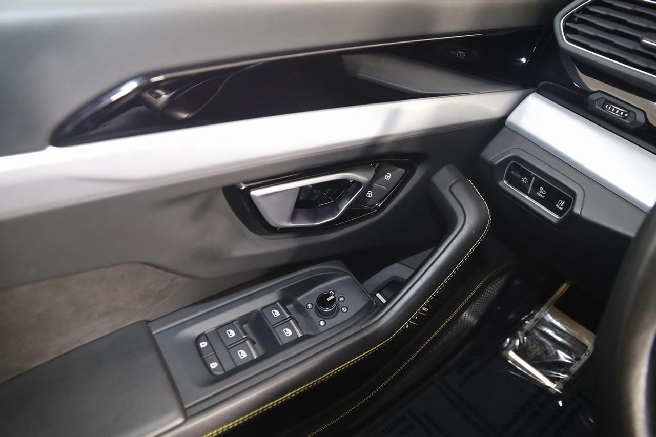 Lamborghini Urus  2021