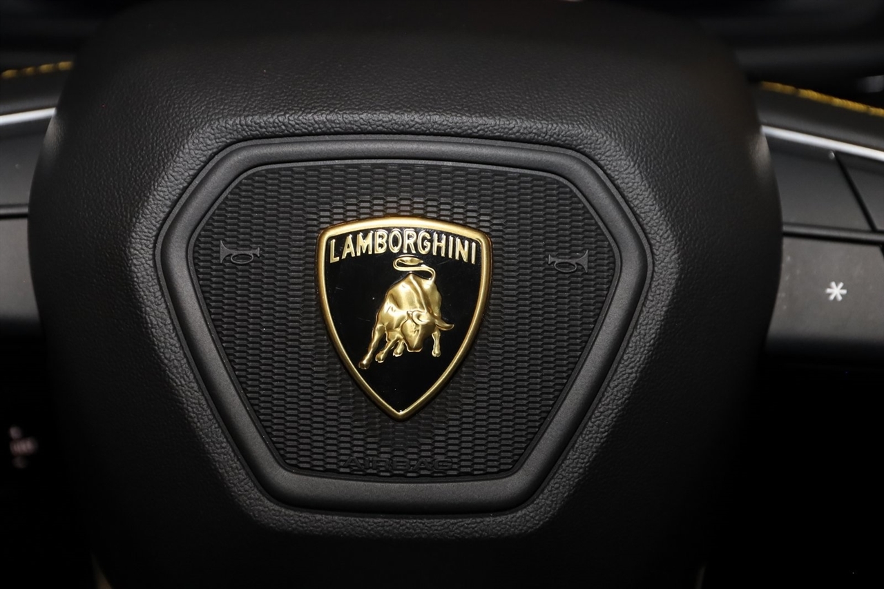 Lamborghini Urus  2021