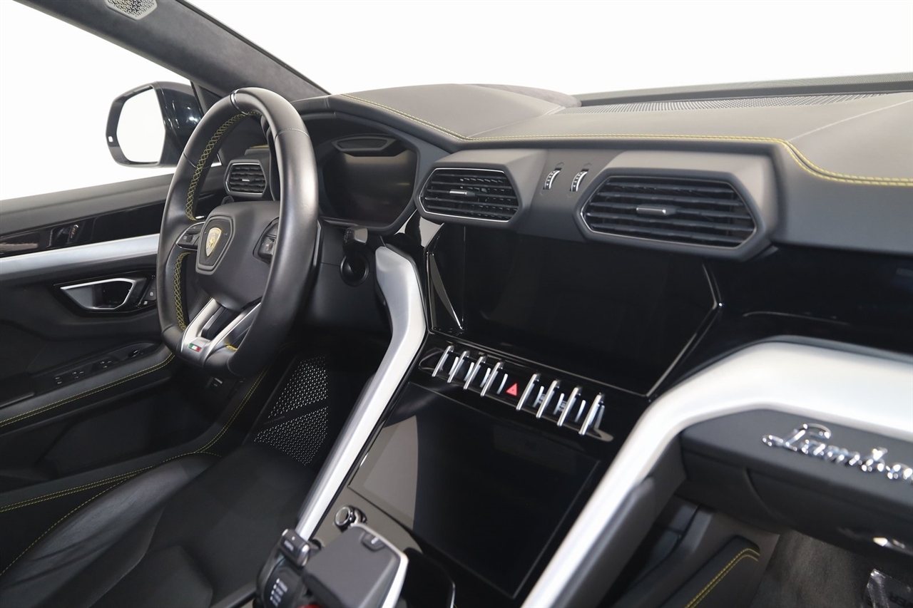 Lamborghini Urus  2021