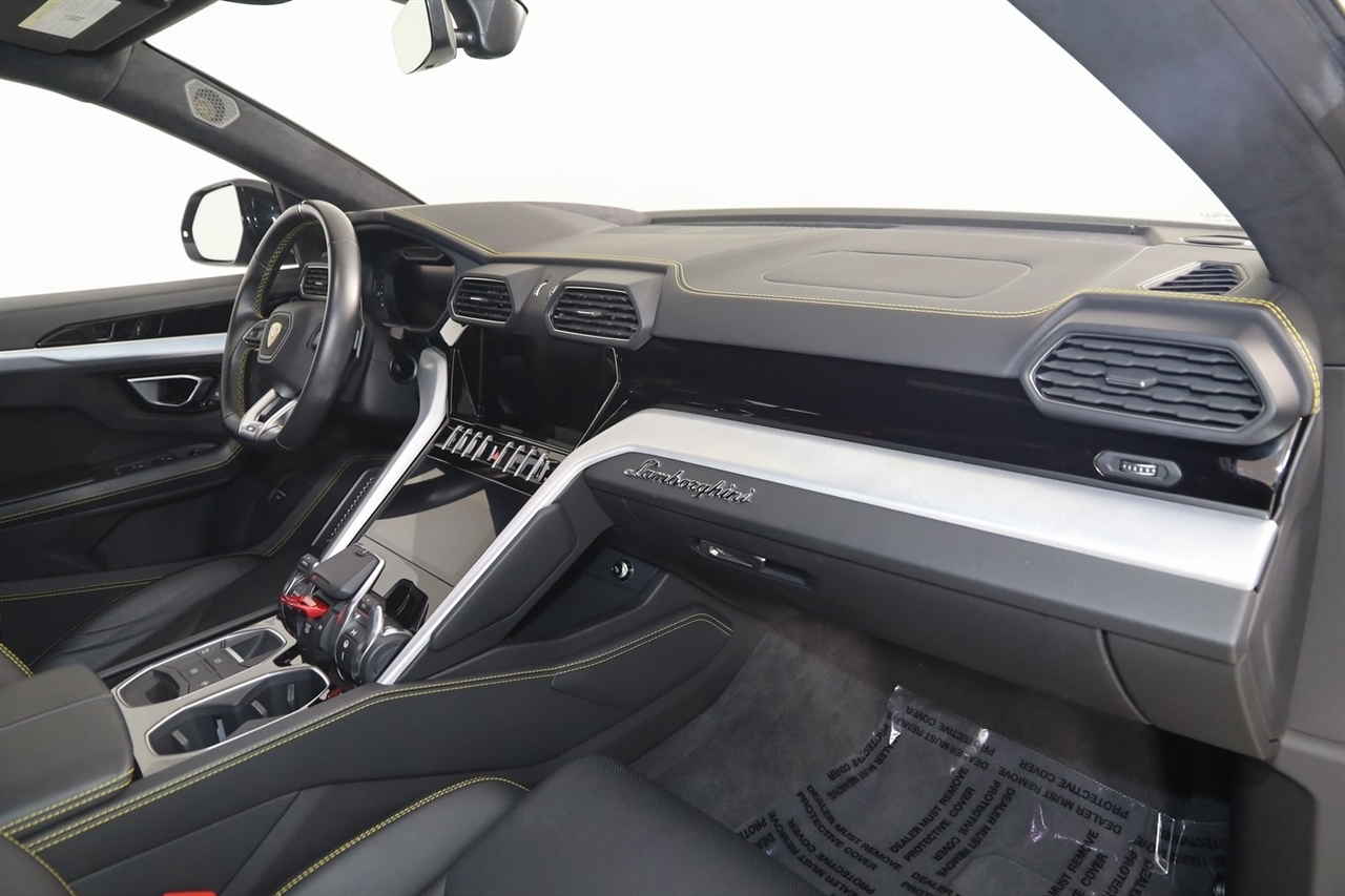 Lamborghini Urus  2021