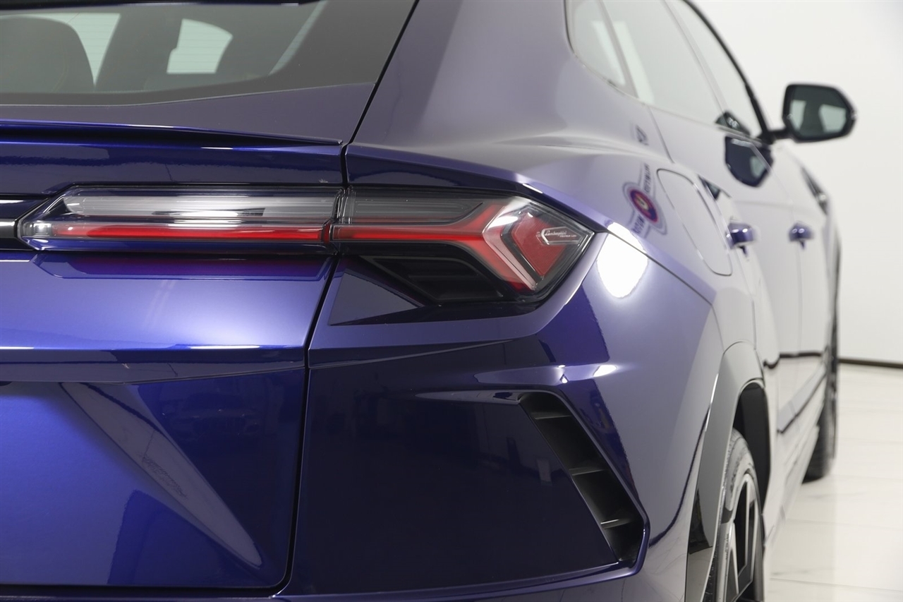 Lamborghini Urus  2021
