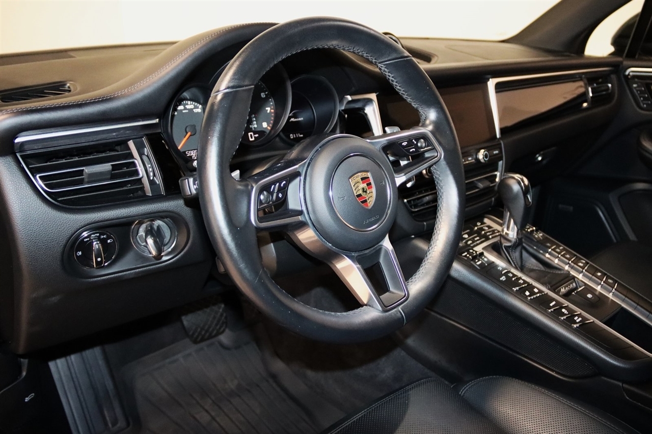 Porsche Macan  2020