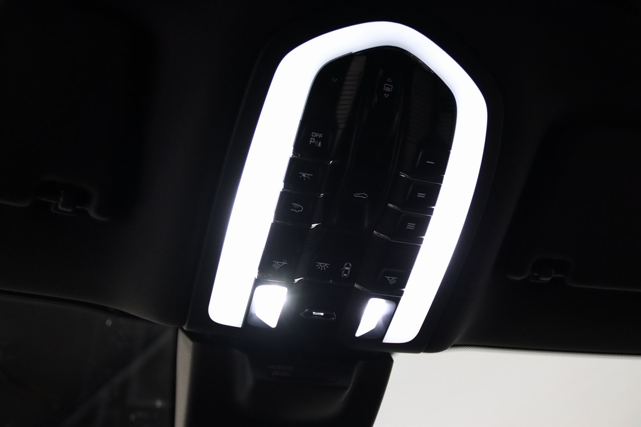 Porsche Macan  2020