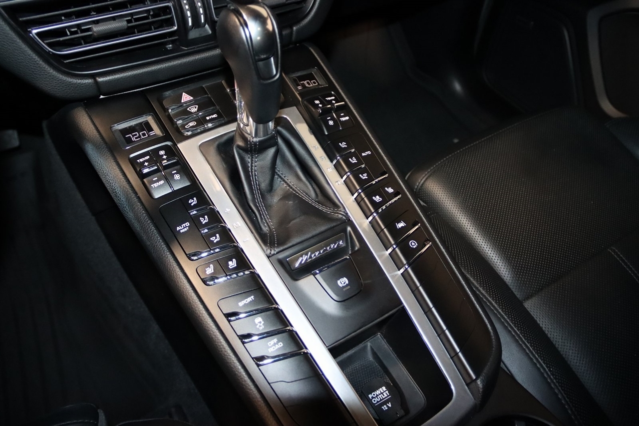 Porsche Macan  2020