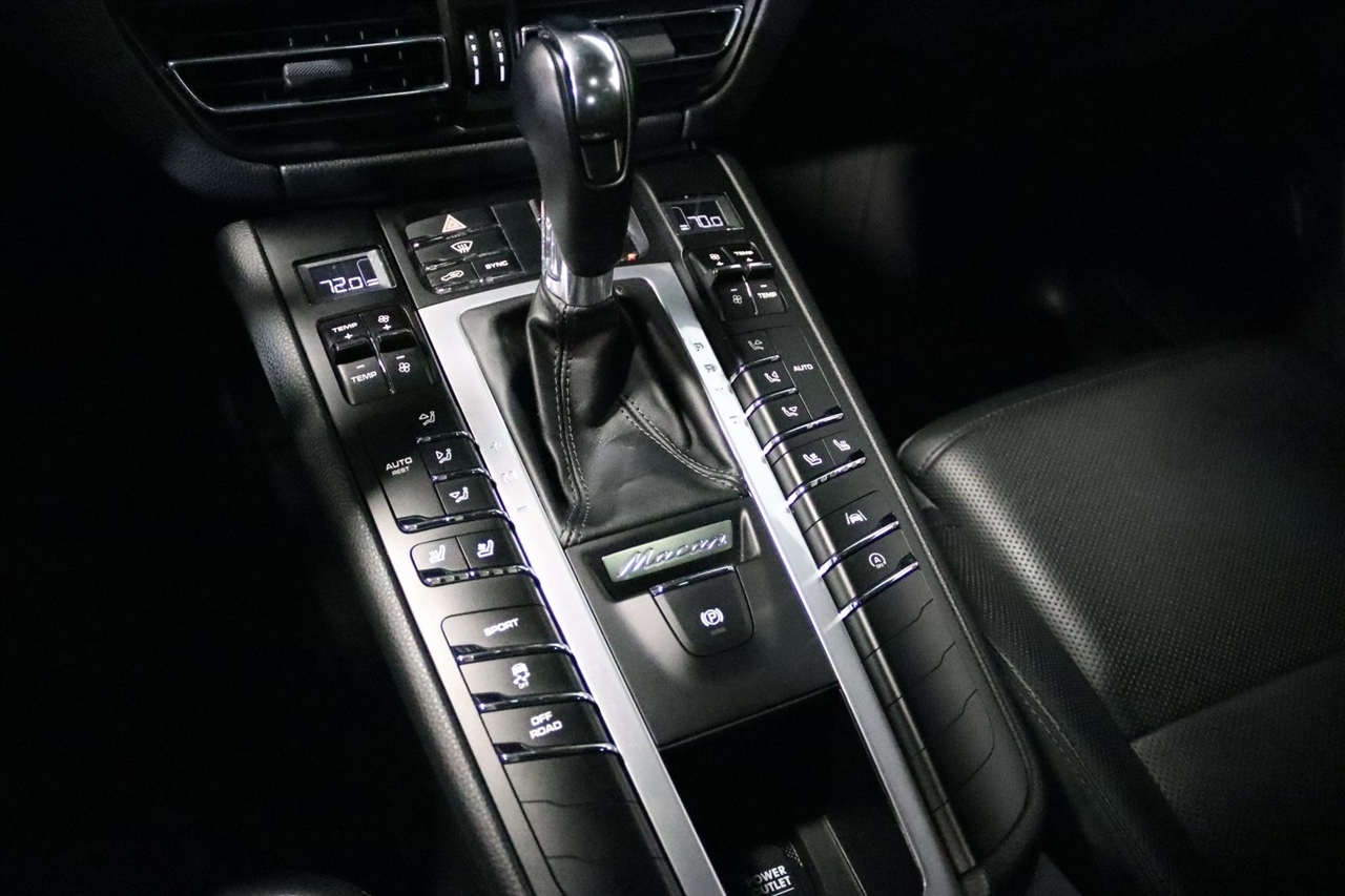 Porsche Macan  2020