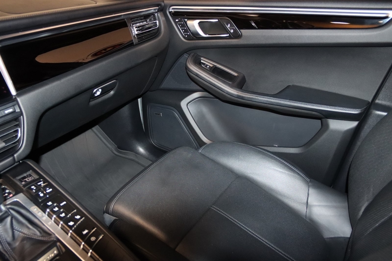 Porsche Macan  2020