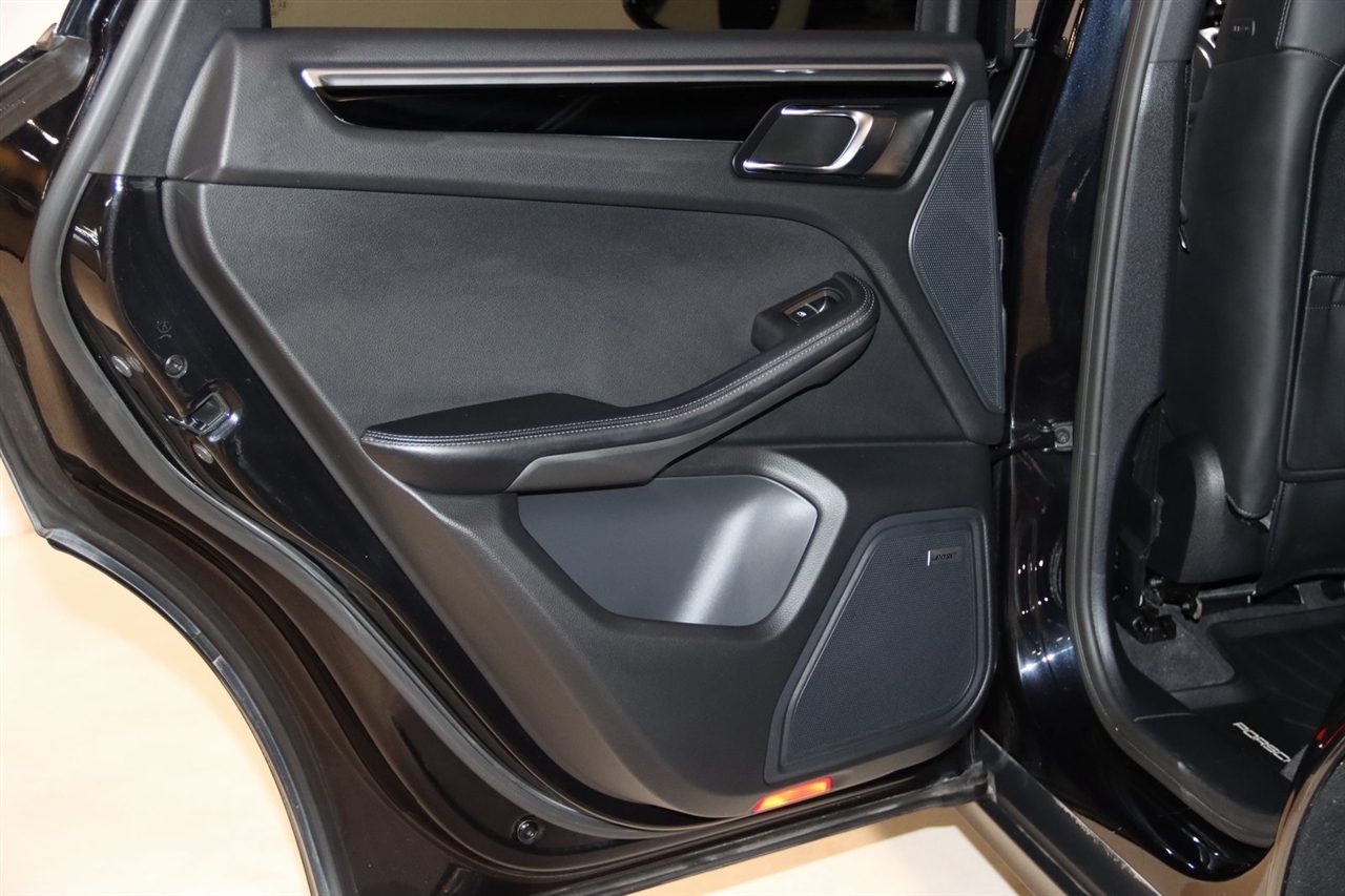 Porsche Macan  2020