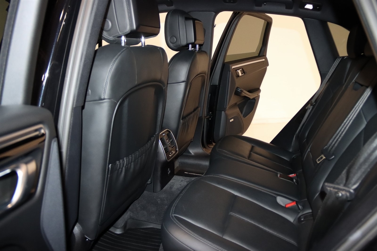 Porsche Macan  2020
