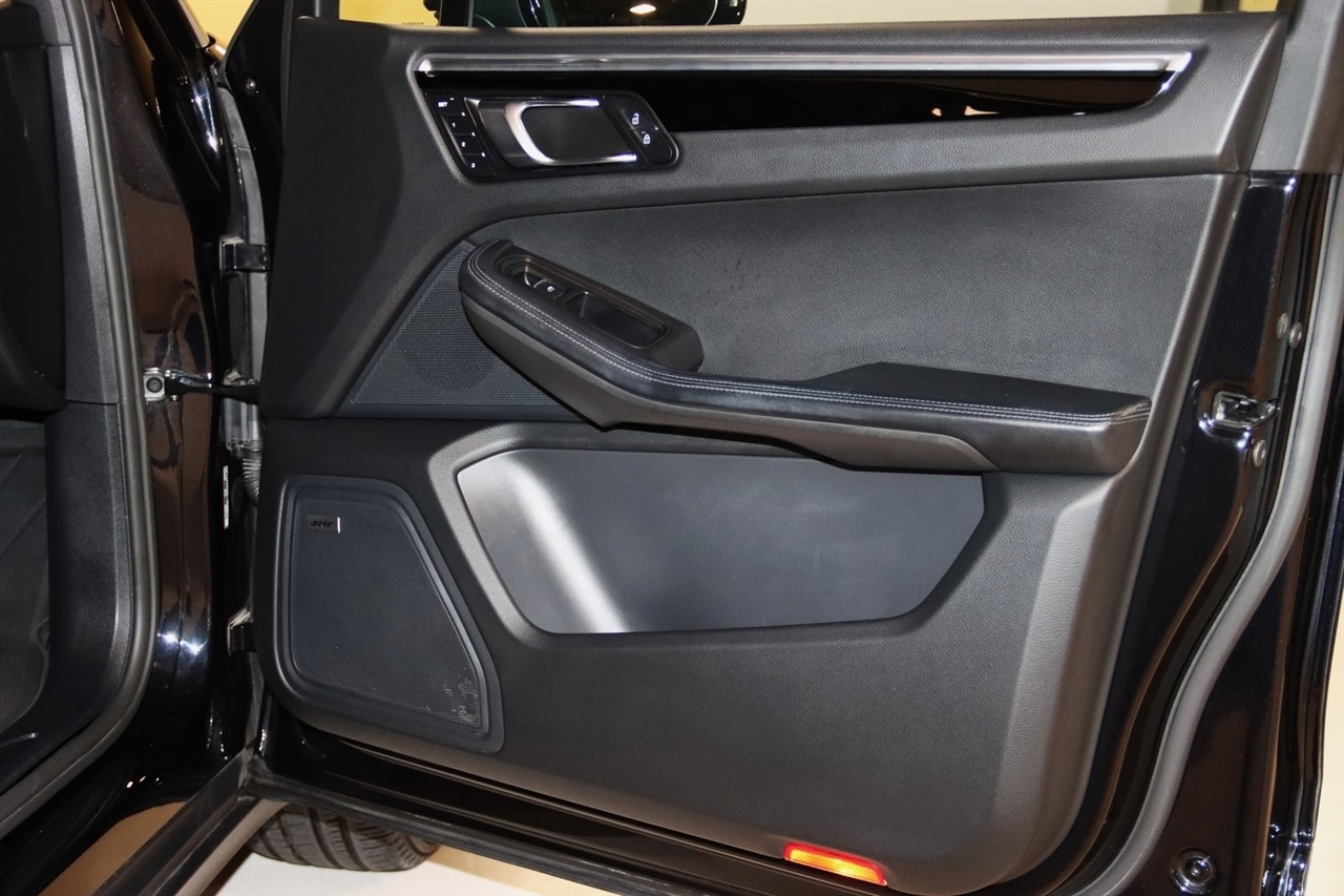Porsche Macan  2020