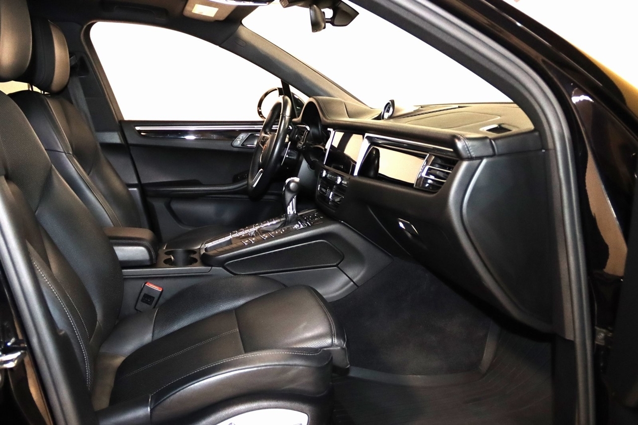 Porsche Macan  2020