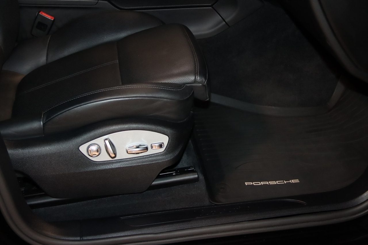 Porsche Macan  2020