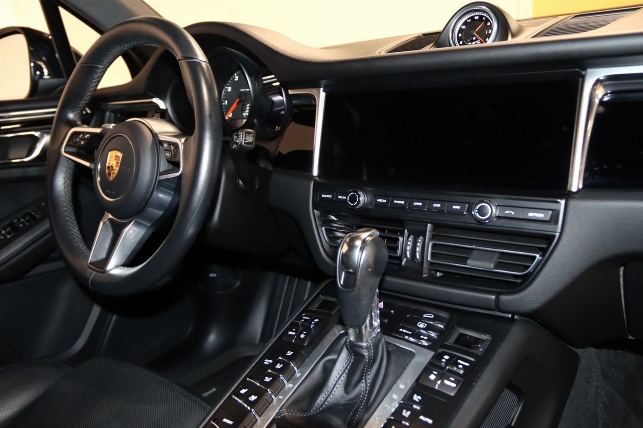 Porsche Macan  2020