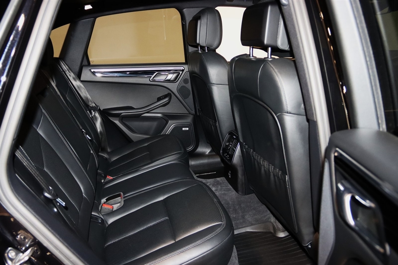 Porsche Macan  2020