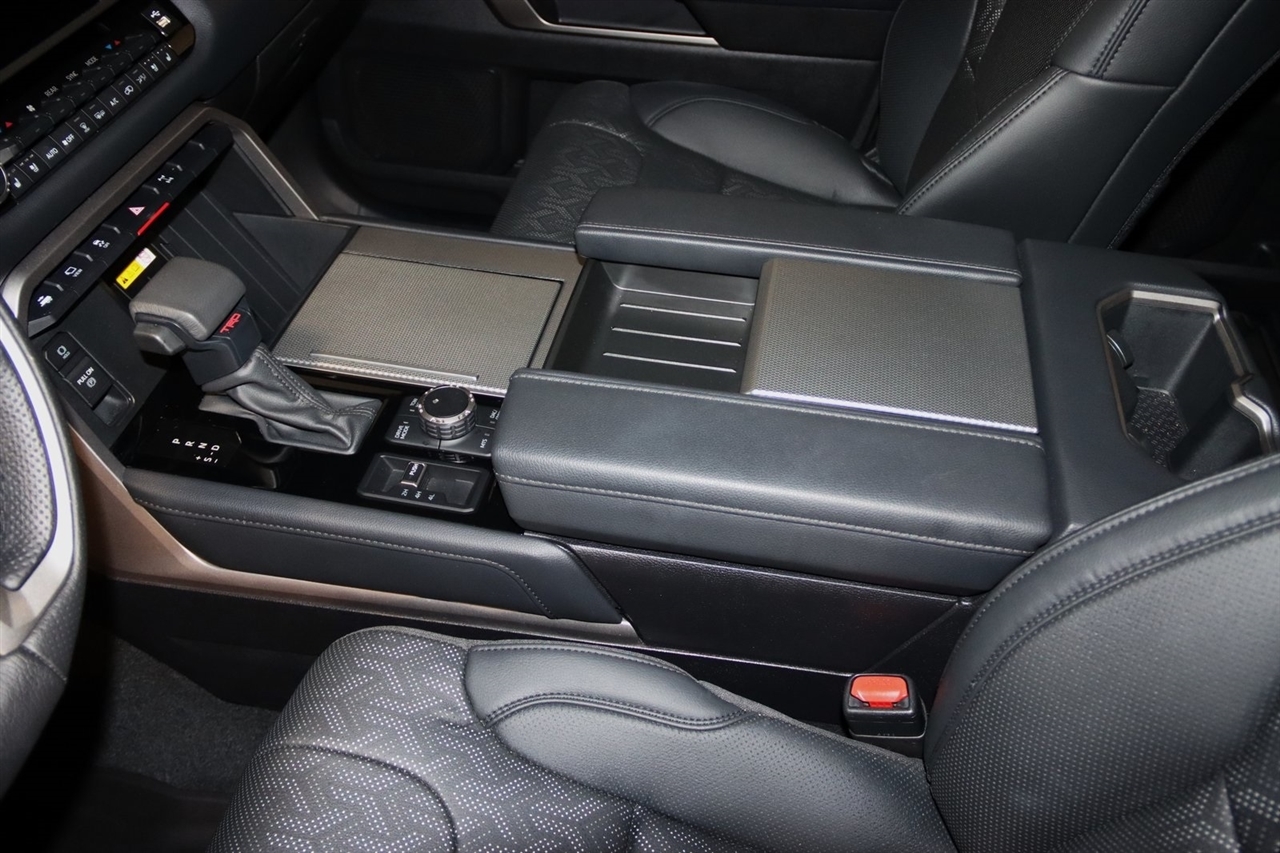 Toyota Sequoia  2024