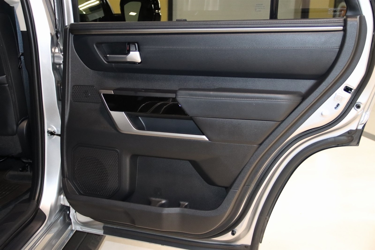 Toyota Sequoia  2024