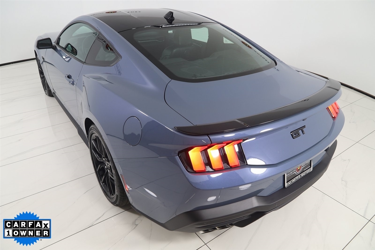Ford Mustang  2024
