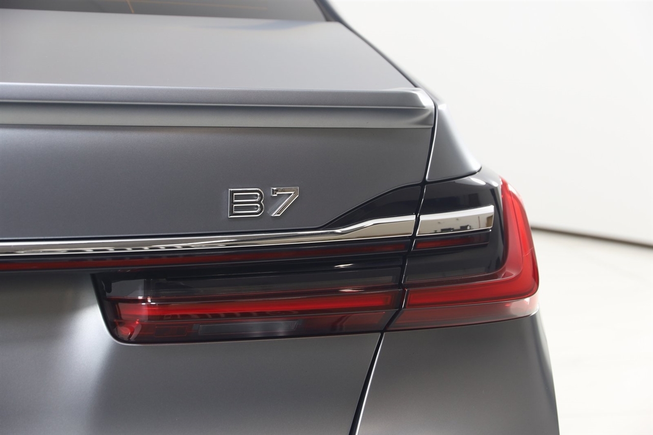 BMW Alpina B7  2022