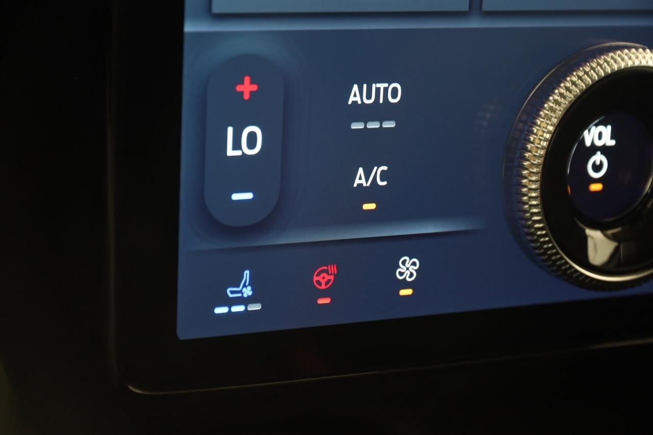 Ford Mustang Mach-E  2025