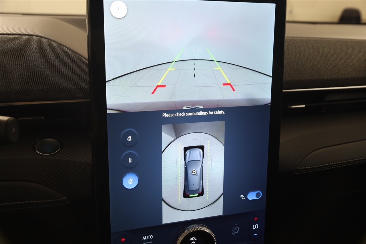 Ford Mustang Mach-E  2025