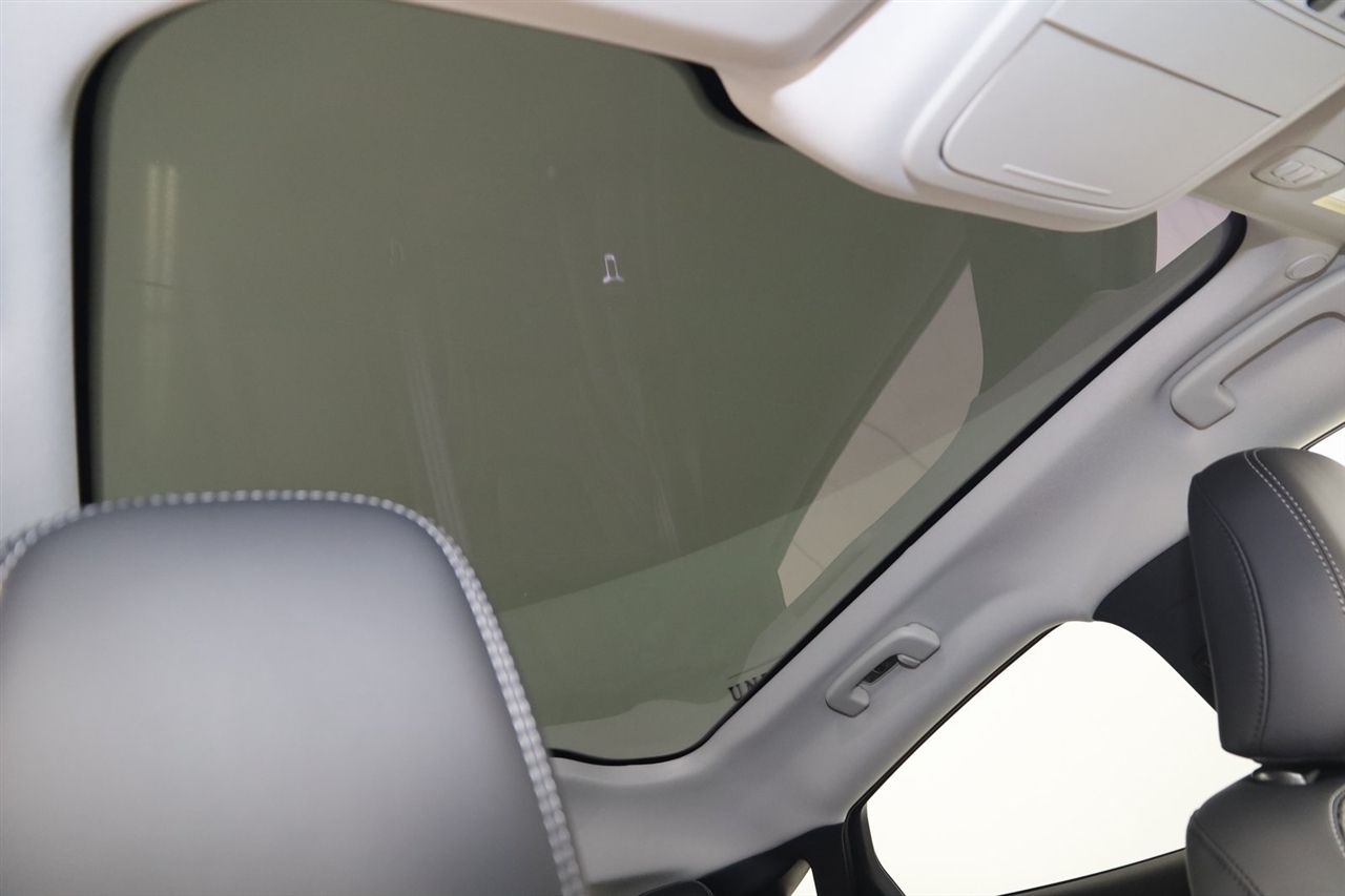 Ford Mustang Mach-E  2025