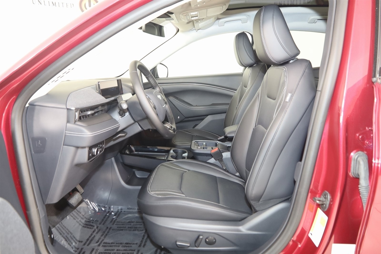 Ford Mustang Mach-E  2025