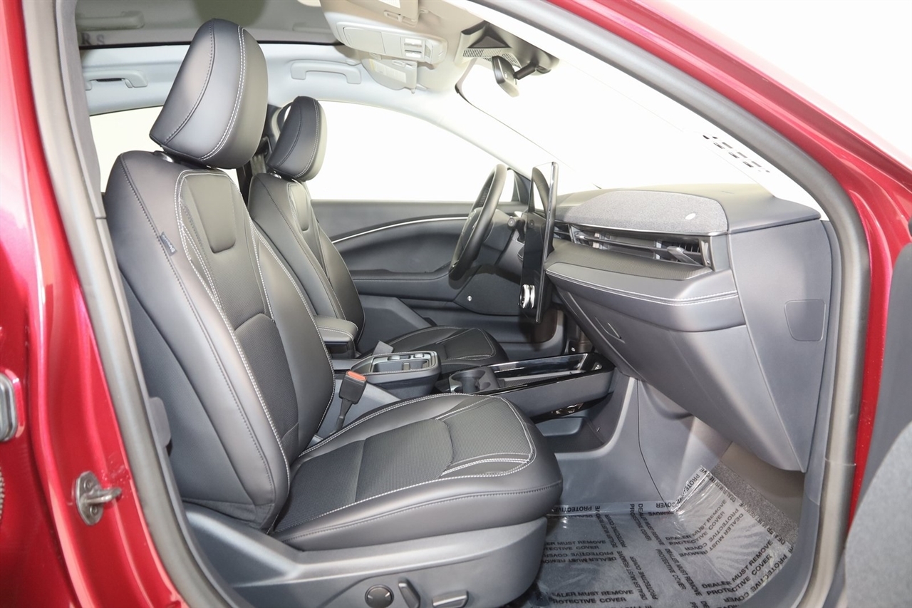 Ford Mustang Mach-E  2025